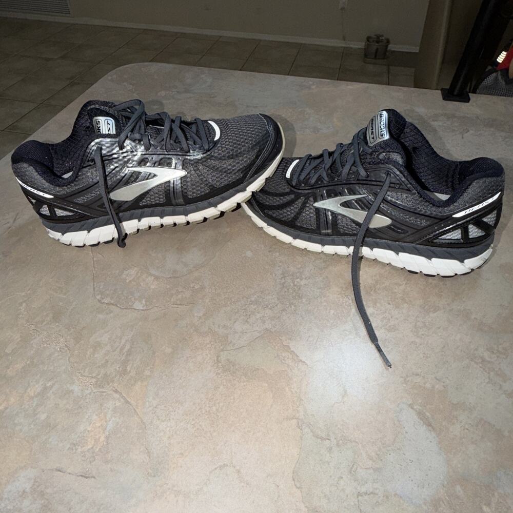 Brooks Beast 16 Mens Size 9 Black Silver Mesh Running Shoes Comfort Sneakers
